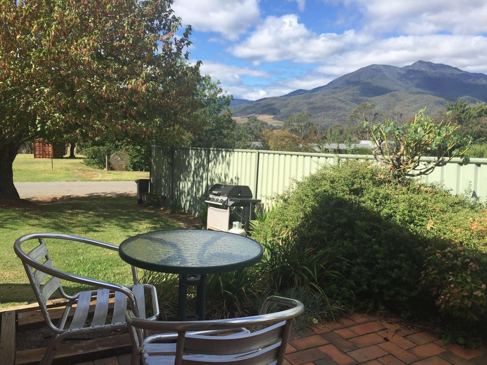 Bogong Moth Motel Маунт-Бьюти Экстерьер фото